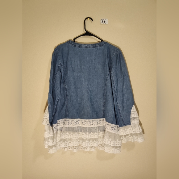 Denim and lace button up blouse - Picture 2 of 5